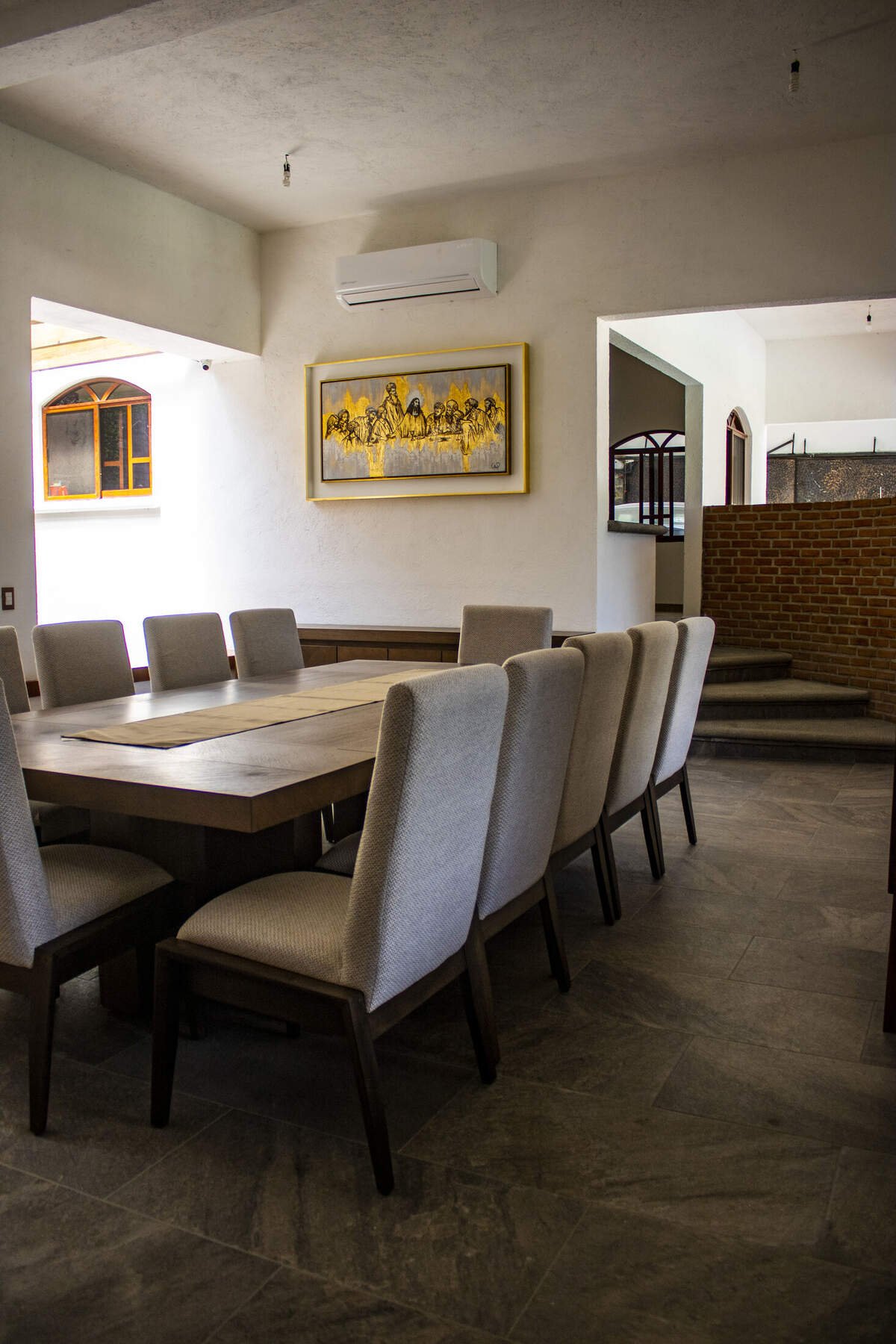 Comedor de La Hacienda con mesa para doce personas