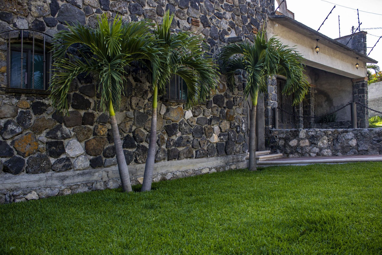 Detalle de la fachada principal de La Hacienda