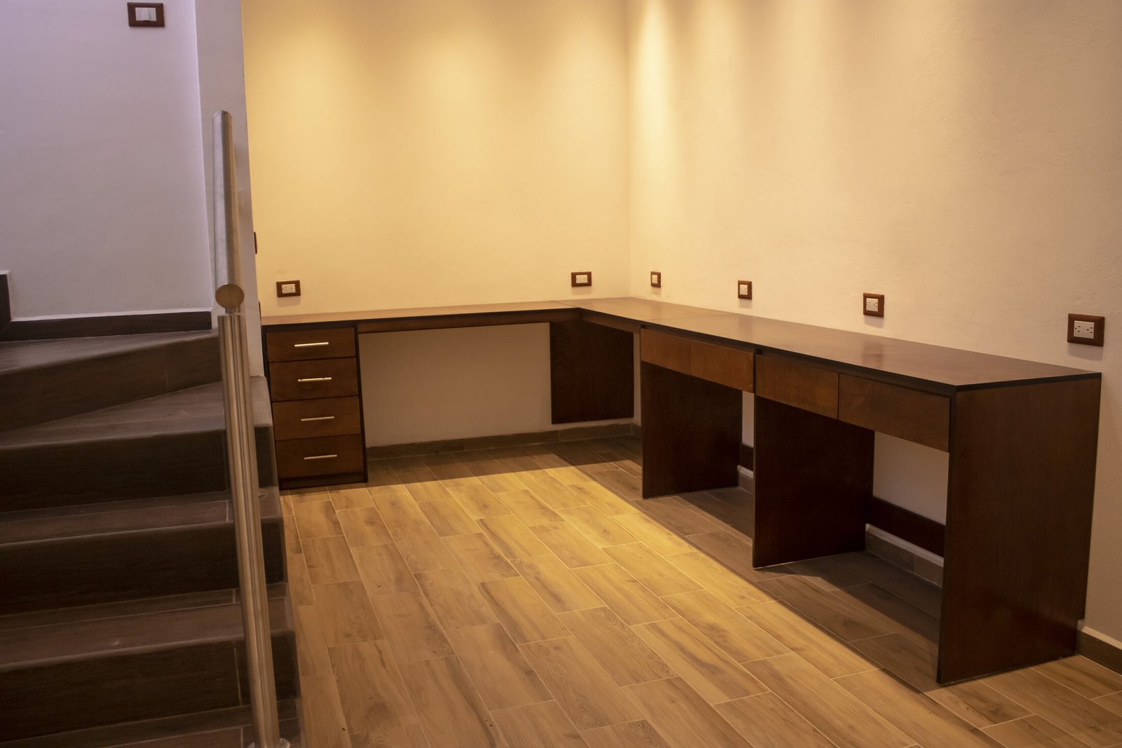 Escritorios de madera del Business Center, vista completa